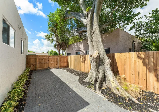 Photo 2 of Single family home for sale at 1150 W 25th St, Riviera Beach, FL 33404 | MLS# B26069720 | Listing updated on 2026-10-01