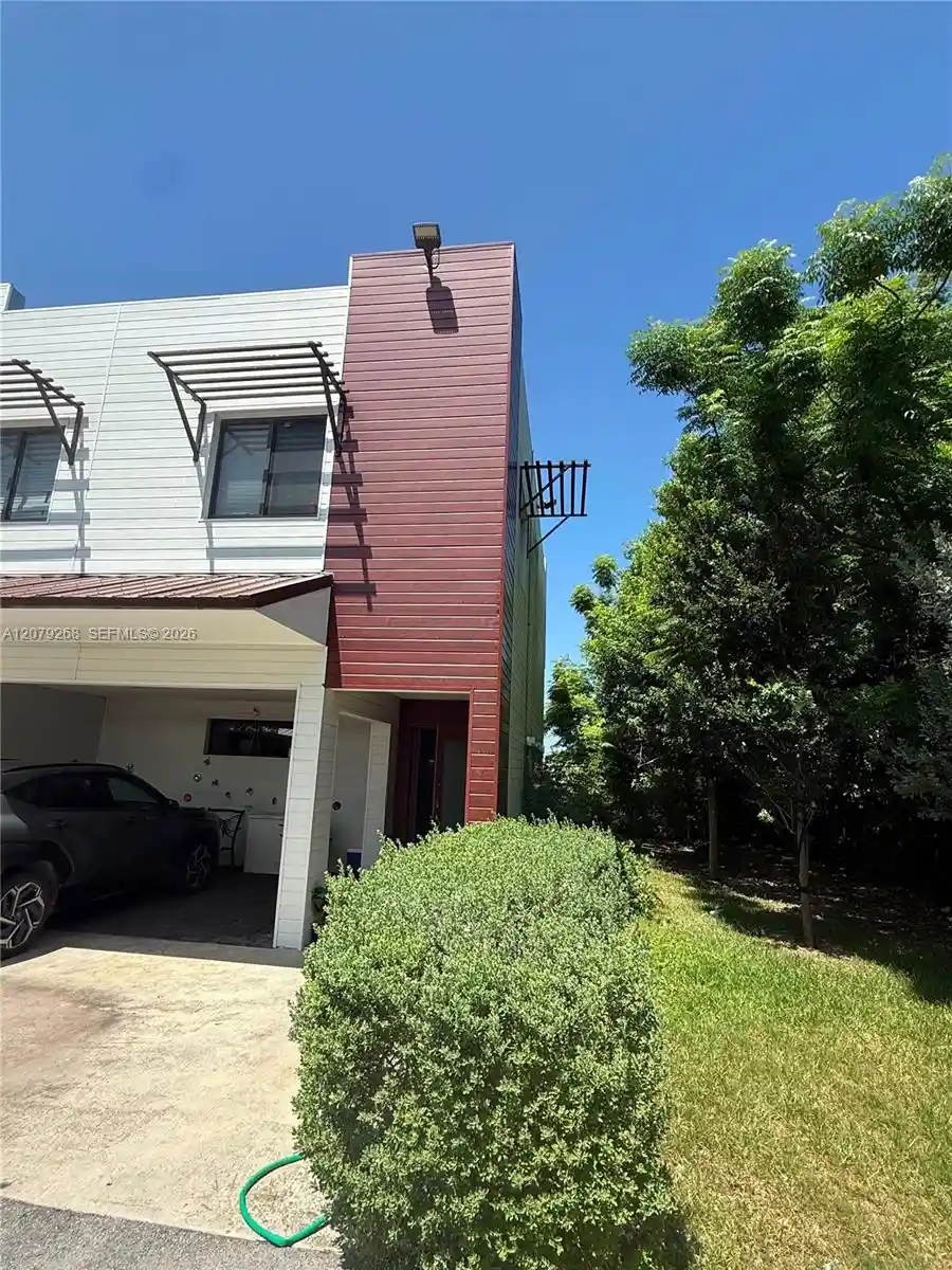 Photo 1 of Condo for sale at 916 Nw 8th St #6, Florida City, FL 33034 | MLS# A12079268 | Listing updated on 2026-09-23