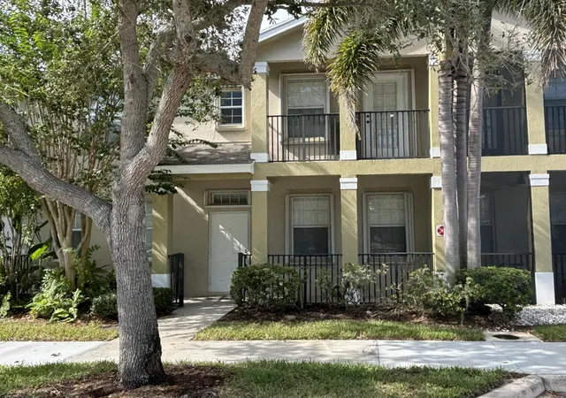Photo 1 of Sale Pending at 2089 Se Glen Ridge Dr, Port St Lucie, FL 34952 | MLS# B26069939 | Listing updated on 2026-09-21