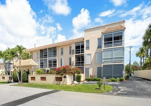 Listing Photo 1 - Condo for sale in building located at 331 Sw 8Th St, Boca Raton, FL 33432 - Unit #0023