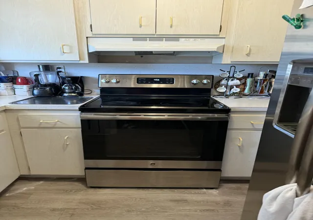 Listing Photo 2 - Condo for sale in building located at 331 Sw 8Th St, Boca Raton, FL 33432 - Unit #0023