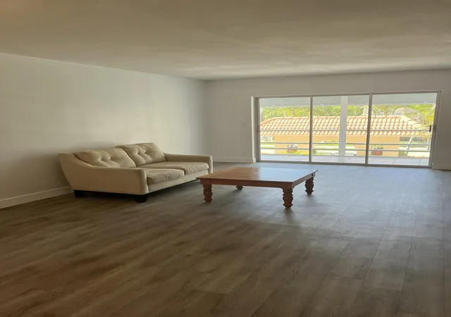Listing Photo 5 - Condo for sale in building located at 331 Sw 8Th St, Boca Raton, FL 33432 - Unit #0023