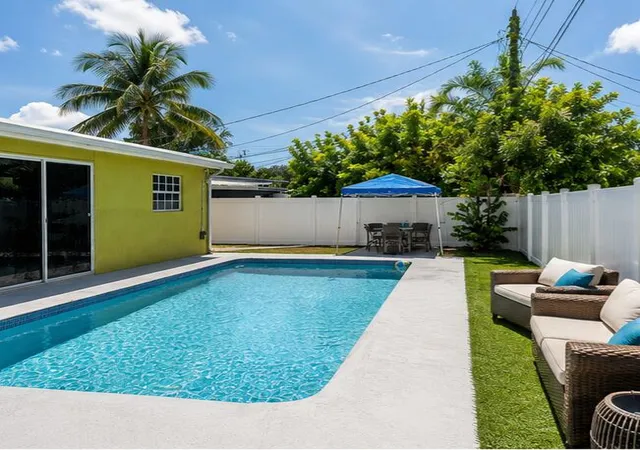 Photo 3 of Single family home for sale at 3925 Nw 35th Ave, Lauderdale Lakes, FL 33309 | MLS# B26070065 | Listing updated on 2026-09-23