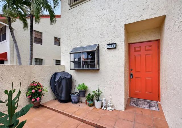 Photo 2 of Condo for sale at 305 Congressional Wy, Deerfield Beach, FL 33442 | MLS# B26070079 | Listing updated on 2026-10-08