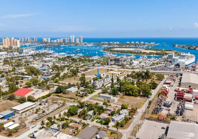 Photo 2 of Townhouse for sale at 130 W 11th St #134, Riviera Beach, FL 33404 | MLS# B26070150 | Listing updated on 2026-10-04