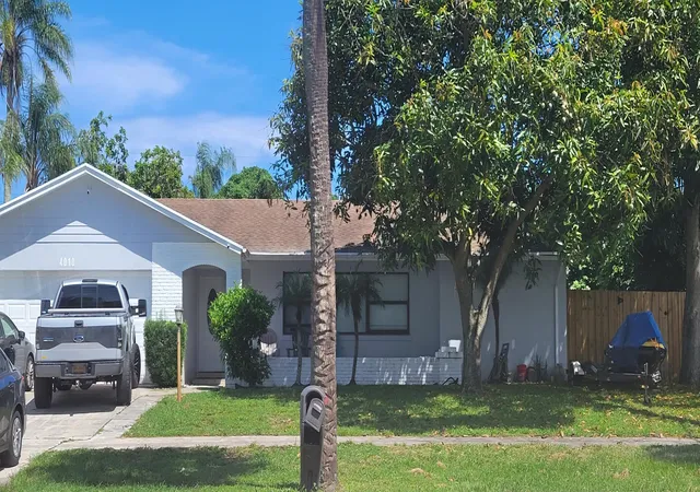 Photo 1 of Single family home for sale at 4010 N Shore Dr, West Palm Beach, FL 33407 | MLS# B26070250 | Listing updated on 2026-09-30