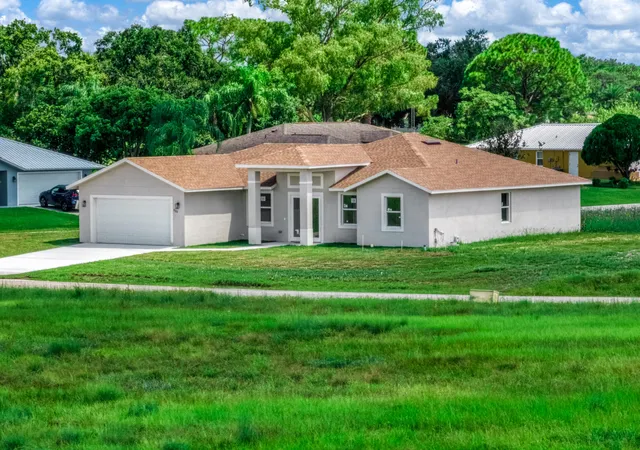 Photo 2 of Single family home for sale at 525 Glen Mar Cir, Sebring, FL 33876 | MLS# B26070256 | Listing updated on 2026-09-24