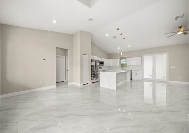 Photo 4 of Single family home for sale at 525 Glen Mar Cir, Sebring, FL 33876 | MLS# B26070256 | Listing updated on 2026-09-24