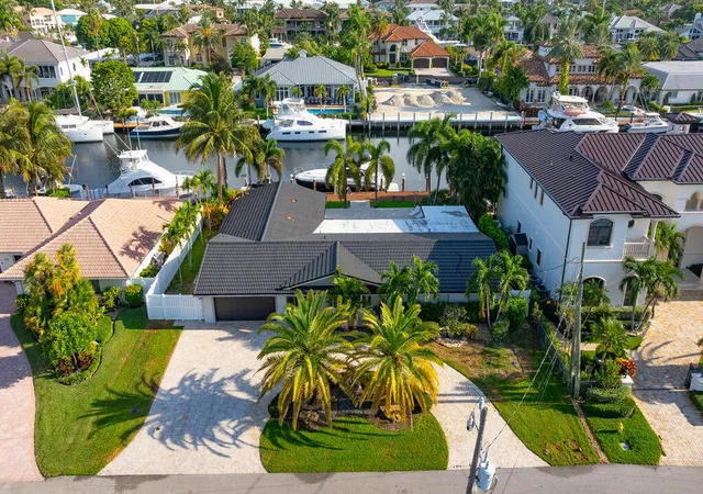 Photo 3 of Single family home for sale at 2401 Ne 33rd Street, Lighthouse Point, FL 33064 | MLS# B26070302 | Listing updated on 2026-10-07