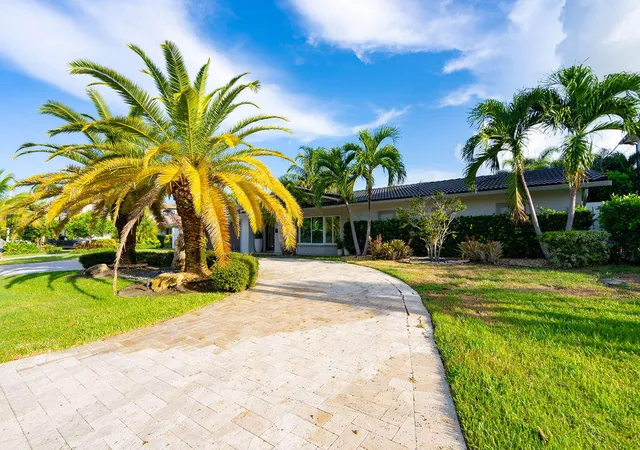 Photo 4 of Single family home for sale at 2401 NE 33rd Street, Lighthouse Point, FL 33064 | MLS# B26070302 | Listing updated on 2026-10-07