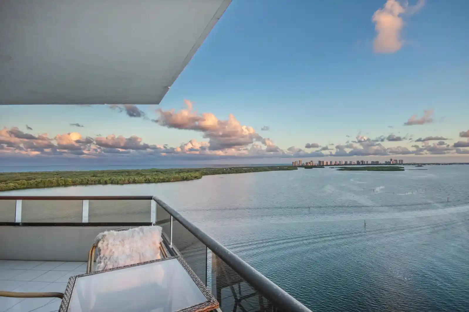 Listing Photo 1 - Condo for sale in 100 Lakeshore Dr located at 100 Lakeshore Dr, South Palm Beach, FL 33408 - Unit #1453