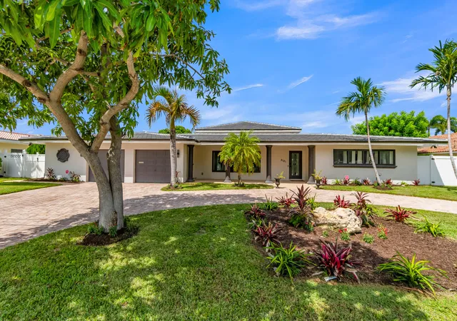 Photo 2 of Single family home for sale at 2121 Ne 29th Street, Lighthouse Point, FL 33064 | MLS# B26070367 | Listing updated on 2026-09-23