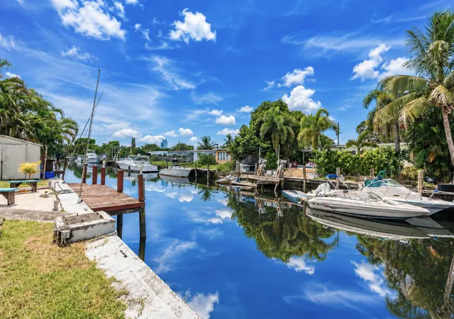 Photo 2 of Single family home for sale at 4521 Sw 42nd Terrace, Fort Lauderdale, FL 33314 | MLS# B26070441 | Listing updated on 2026-09-23