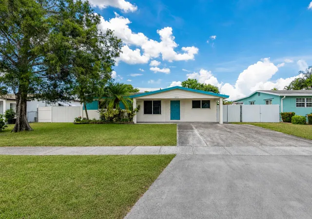 Photo 3 of Single family home for sale at 4521 Sw 42nd Terrace, Fort Lauderdale, FL 33314 | MLS# B26070441 | Listing updated on 2026-09-23