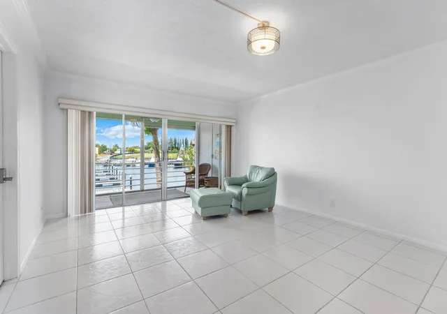 Listing Photo 5 - Condo for sale in building located at 29 Yacht Clb Dr, South Palm Beach, FL 33408 - Unit #304