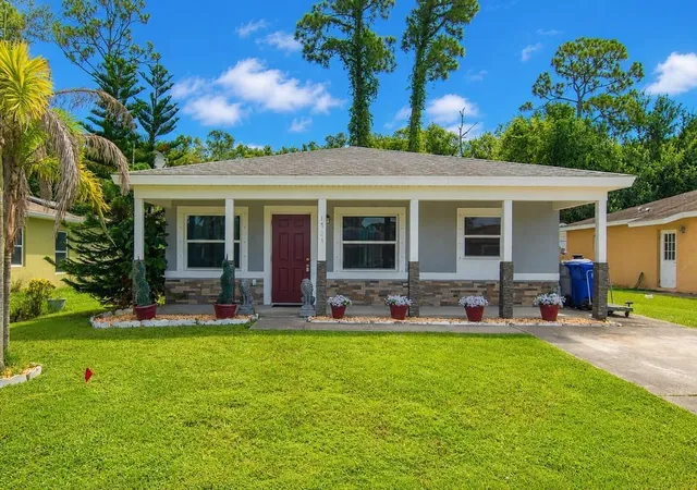 Photo 1 of Single family home for sale at 1724 10th Way Sw, Vero Beach, FL 32962 | MLS# B26070786 | Listing updated on 2026-10-01