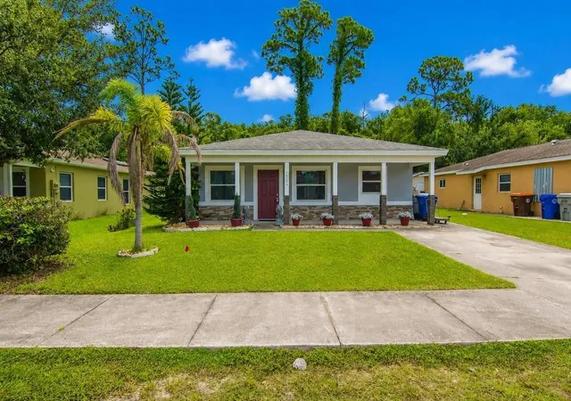 Photo 2 of Single family home for sale at 1724 10th Way Sw, Vero Beach, FL 32962 | MLS# B26070786 | Listing updated on 2026-10-01