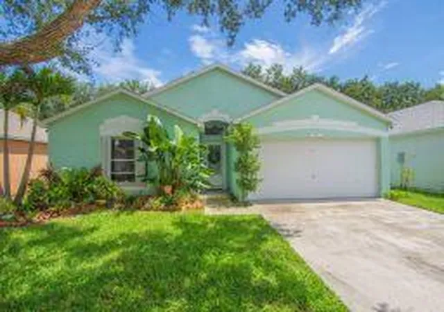 Photo 2 of Single family home for sale at 1007 E 13th Square, Vero Beach, FL 32960 | MLS# B26070850 | Listing updated on 2026-10-05