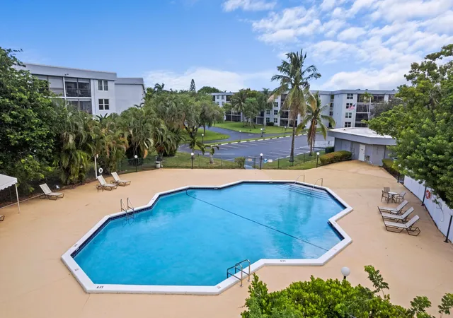 Photo 3 of Condo for sale at 113 Royal Park Dr #4A, Oakland Park, FL 33309 | MLS# B26070979 | Listing updated on 2026-10-08