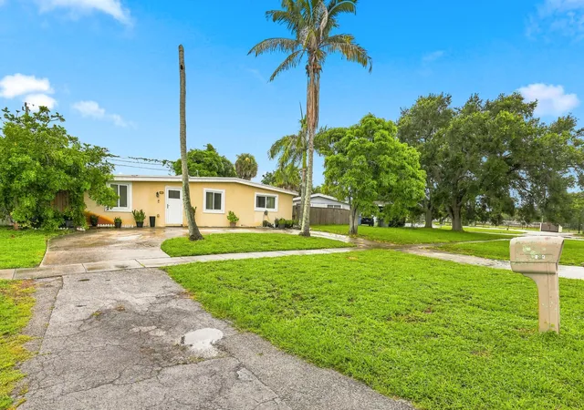Photo 2 of Single family home for sale at 730 Gardenia Dr, Royal Palm Beach, FL 33411 | MLS# B26071322 | Listing updated on 2026-09-23