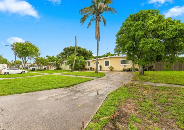 Photo 3 of Single family home for sale at 730 Gardenia Dr, Royal Palm Beach, FL 33411 | MLS# B26071322 | Listing updated on 2026-09-23