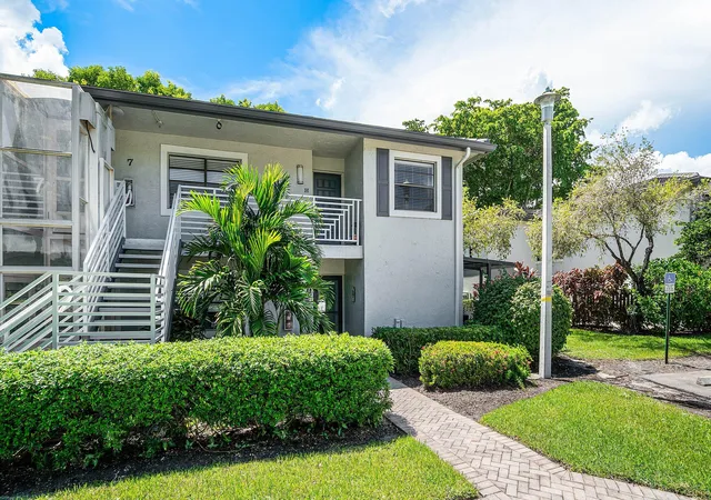 Photo 2 of Condo for sale at 7 Southport Ln #H, Boynton Beach, FL 33436 | MLS# B26071330 | Listing updated on 2026-09-23