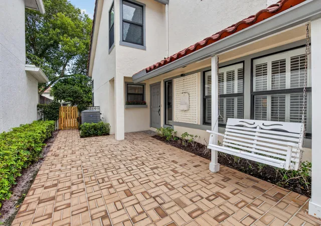 Photo 3 of Single family home for sale at 5576 Fox Holw Dr, Boca Raton, FL 33486 | MLS# B26071372 | Listing updated on 2026-09-23