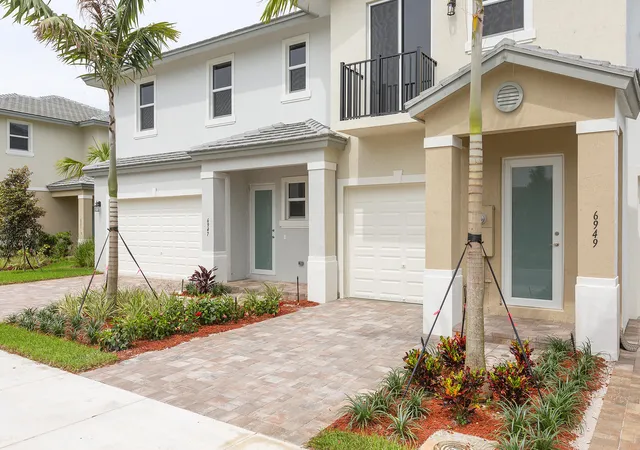 Photo 2 of Townhouse for sale at 6954 Pines Cir #51, Pompano Beach, FL 33073 | MLS# B26071396 | Listing updated on 2026-10-08