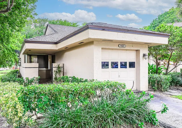 Photo 2 of Single family home for sale at 9420 Chelsea Dr S, Plantation, FL 33324 | MLS# B26071466 | Listing updated on 2026-09-23