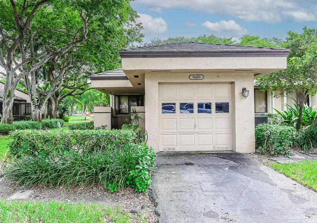 Photo 3 of Single family home for sale at 9420 Chelsea Dr S, Plantation, FL 33324 | MLS# B26071466 | Listing updated on 2026-09-23