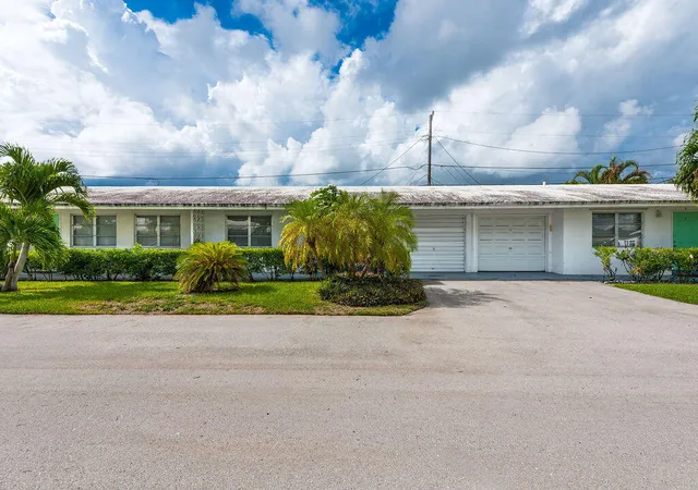 Photo 1 of Condo for sale at 722 Ridge Rd #2, Lantana, FL 33462 | MLS# B26071478 | Listing updated on 2026-09-23