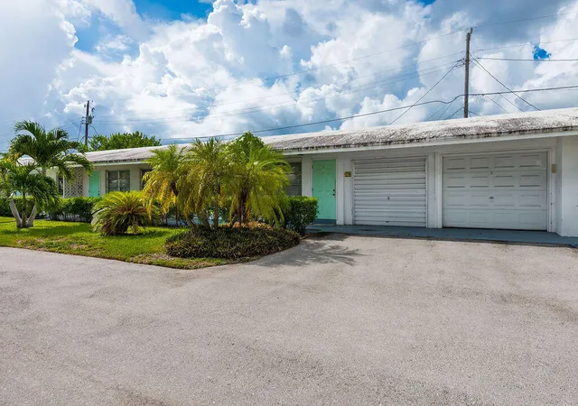 Photo 2 of Condo for sale at 722 Ridge Rd #2, Lantana, FL 33462 | MLS# B26071478 | Listing updated on 2026-09-23