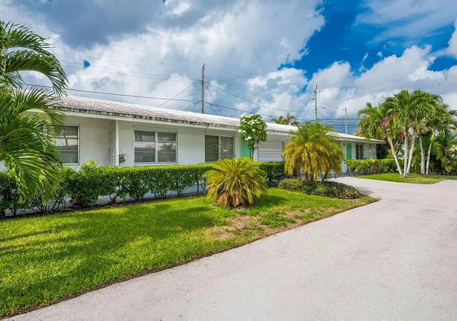 Photo 3 of Condo for sale at 722 Ridge Rd #2, Lantana, FL 33462 | MLS# B26071478 | Listing updated on 2026-09-23