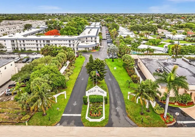 Listing Photo 5 - Condo for sale in building located at 4025 N Federal Hwy, Oakland Park, FL 33308 - Unit #312A