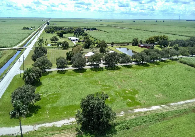 Photo 3 of Sale Pending at 10 Congleton Dr, Belle Glade, FL 33430 | MLS# B26071712 | Listing updated on 2026-10-07