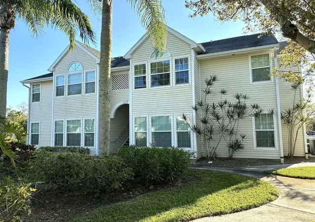 Photo 1 of Sale Pending at 1810 Waterford Dr #6, Vero Beach, FL 32966 | MLS# B26071731 | Listing updated on 2026-10-09