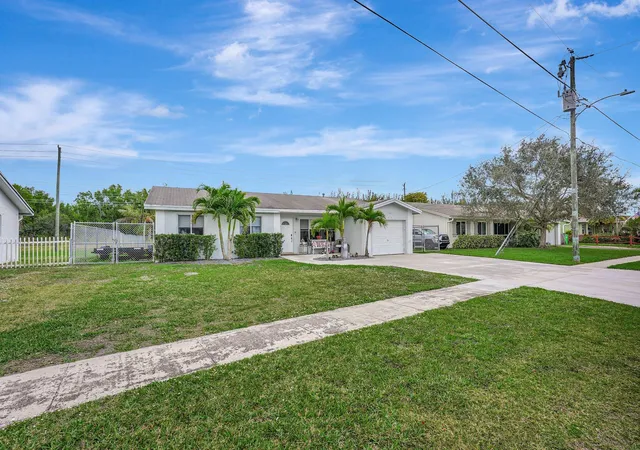 Photo 3 of Single family home for sale at 4770 Nw 113th Avenue, Sunrise, FL 33323 | MLS# B26071812 | Listing updated on 2026-10-08