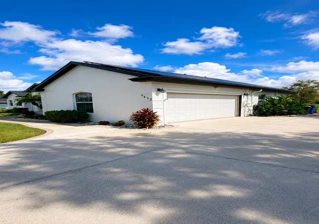 Photo 2 of Single family home for sale at 5422 Columbus Blvd, Sebring, FL 33872 | MLS# B26071933 | Listing updated on 2026-09-23
