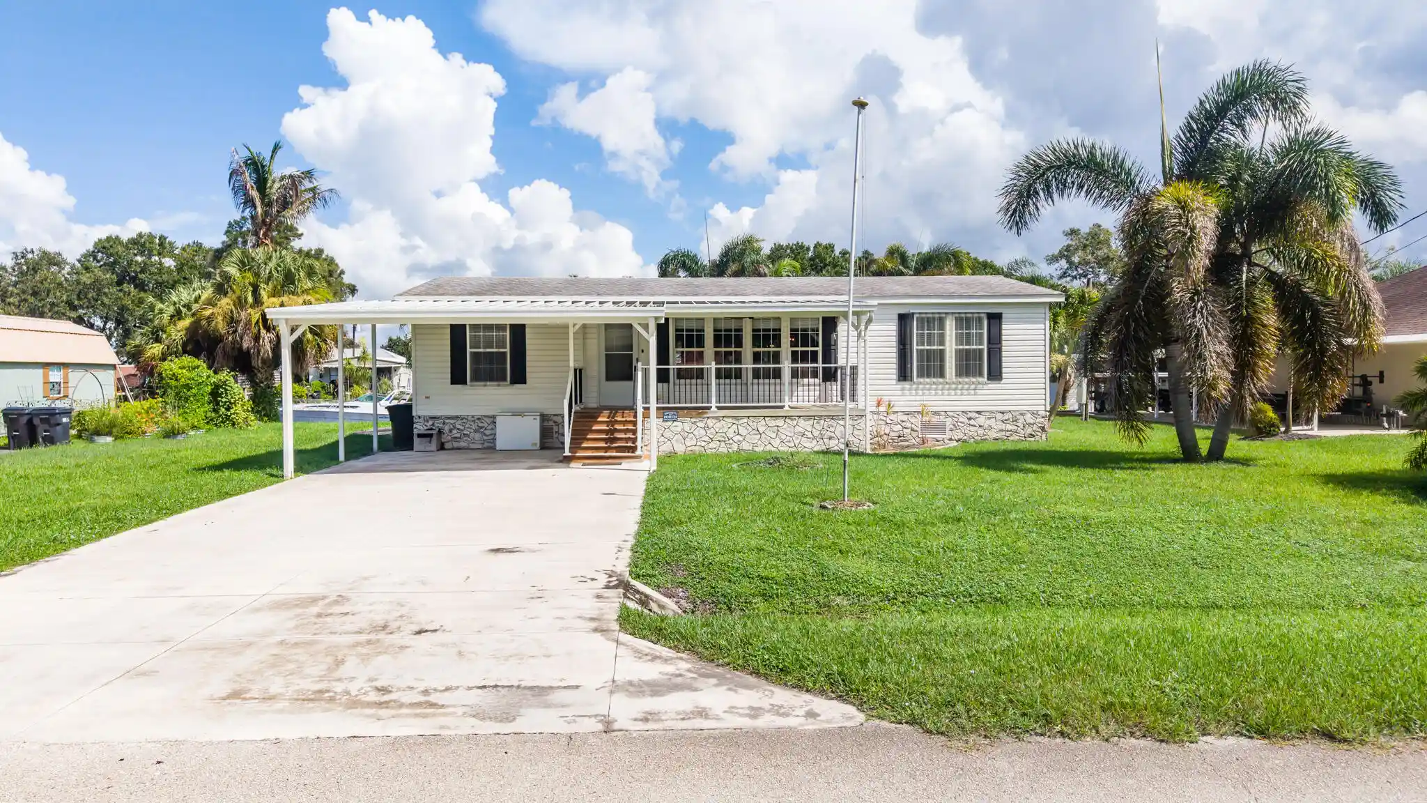 Manufactured home for sale at 3207 SE 27th Street, Okeechobee, FL 34974 | MLS# B26071974