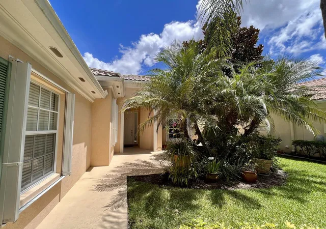 Photo 3 of Single family home for sale at 8095 Laborie Ln, Wellington, FL 33414 | MLS# B26072033 | Listing updated on 2026-10-07