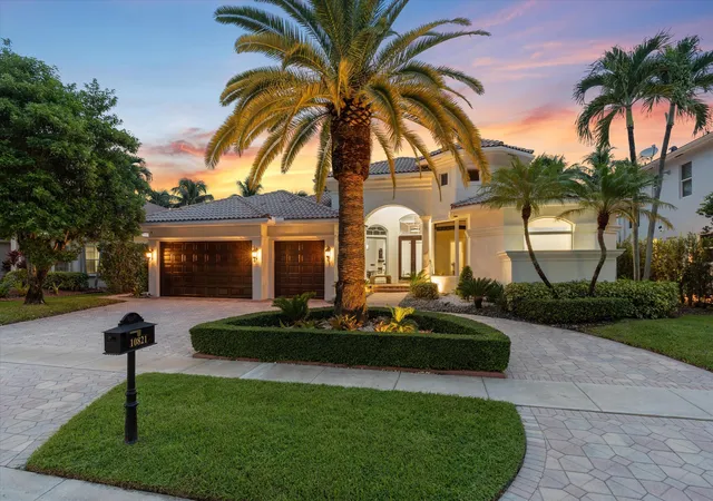 Photo 1 of Single family home for sale at 10821 Blue Palm St, Plantation, FL 33324 | MLS# B26072109 | Listing updated on 2026-09-23