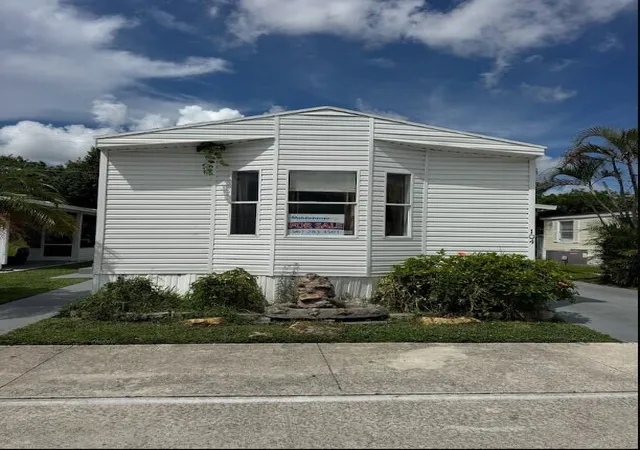 Photo 2 of Manufactured home for sale at 104 Plantation Blvd #104, Lake Worth, FL 33467 | MLS# B26072163 | Listing updated on 2026-09-30
