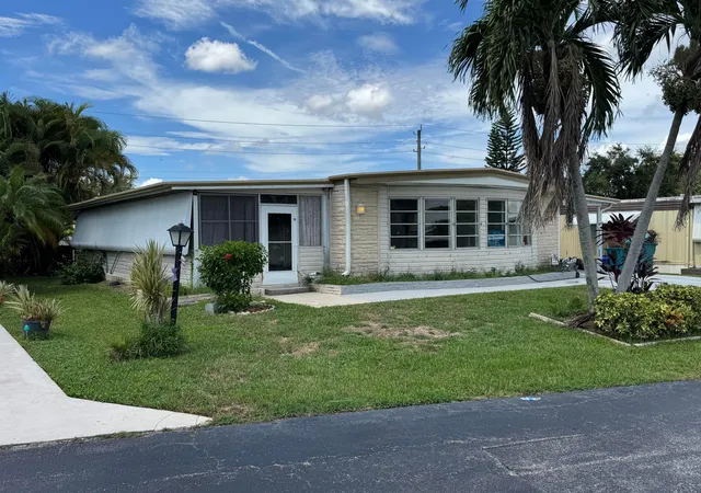 Photo 2 of Manufactured home for sale at 8629 Crown Dr, Boynton Beach, FL 33436 | MLS# B26072165 | Listing updated on 2026-10-01