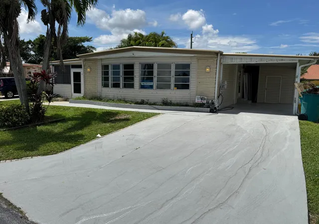 Photo 3 of Manufactured home for sale at 8629 Crown Dr, Boynton Beach, FL 33436 | MLS# B26072165 | Listing updated on 2026-10-01
