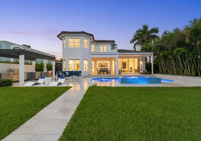 Photo 3 of Single family home for sale at 3 Lakeside Palms Ct, Lake Worth Beach, FL 33460 | MLS# B26072185 | Listing updated on 2026-10-08