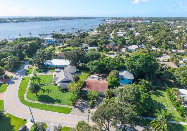 Photo 1 of Single family home for sale at 545 S Lake Dr, Lantana, FL 33462 | MLS# B26072207 | Listing updated on 2026-09-30