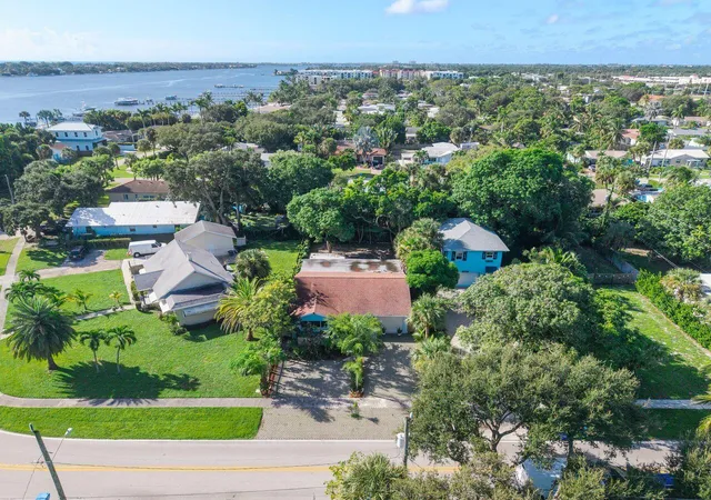 Photo 2 of Single family home for sale at 545 S Lake Dr, Lantana, FL 33462 | MLS# B26072207 | Listing updated on 2026-09-30