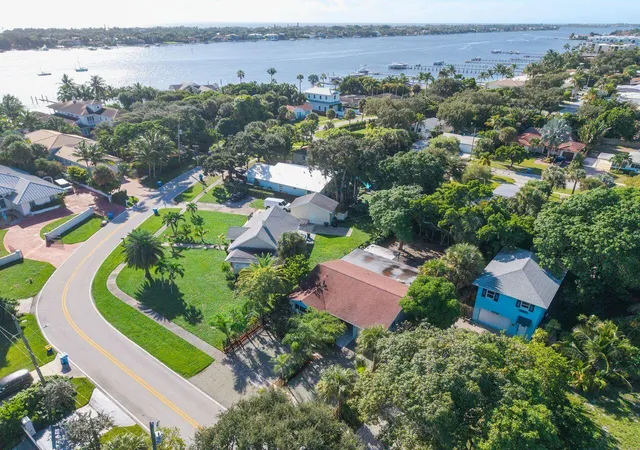 Photo 3 of Single family home for sale at 545 S Lake Dr, Lantana, FL 33462 | MLS# B26072207 | Listing updated on 2026-09-30