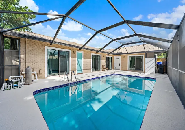 Townhouse for sale at 5896 Golden Eagle Cir, Palm Beach Gardens, FL 33418 | MLS# B26072277