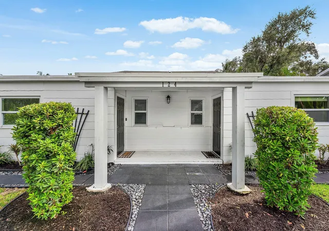 Photo 1 of Single family home for sale at 124 Mayfield Rd #W, Lantana, FL 33462 | MLS# B26072280 | Listing updated on 2026-09-30